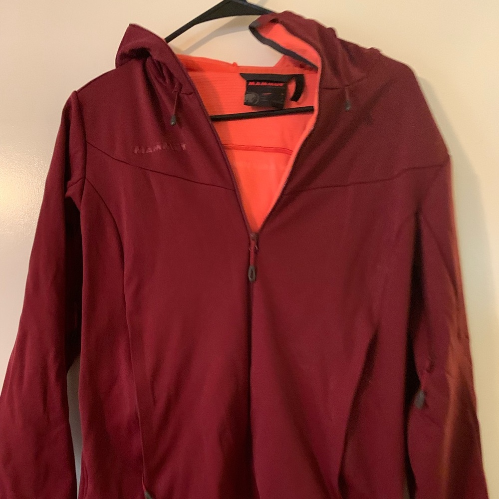 Mammut size small women’s jacket maroon/coral